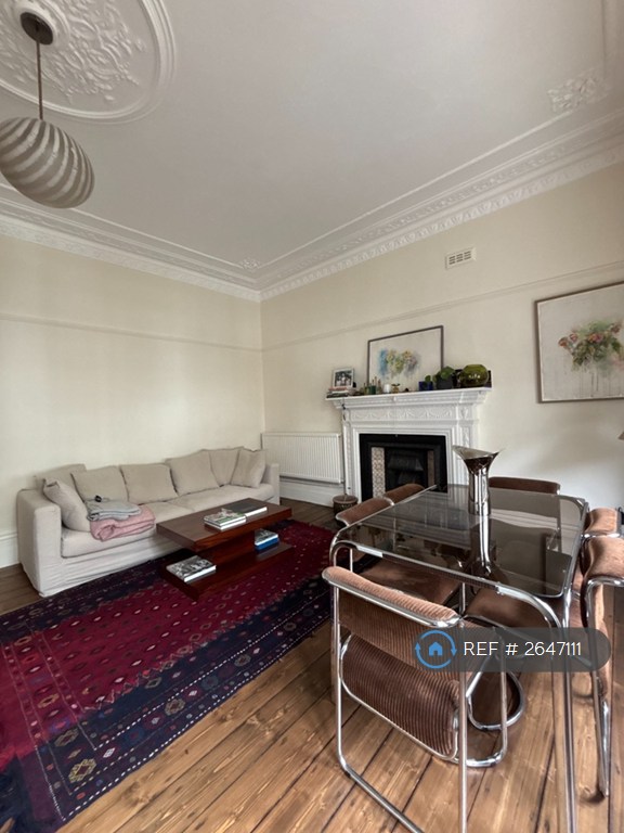 1 bedroom flat in Gwendwr Road, London, W14 (1 bed) (#2647111)