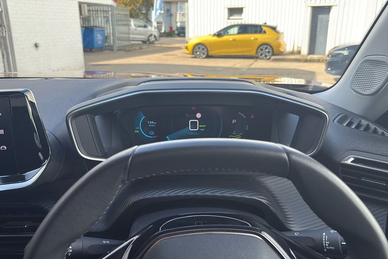  Peugeot E 2008 50kwh Allure Premium Suv 5dr Electric Auto 7kw Charger 136 Ps