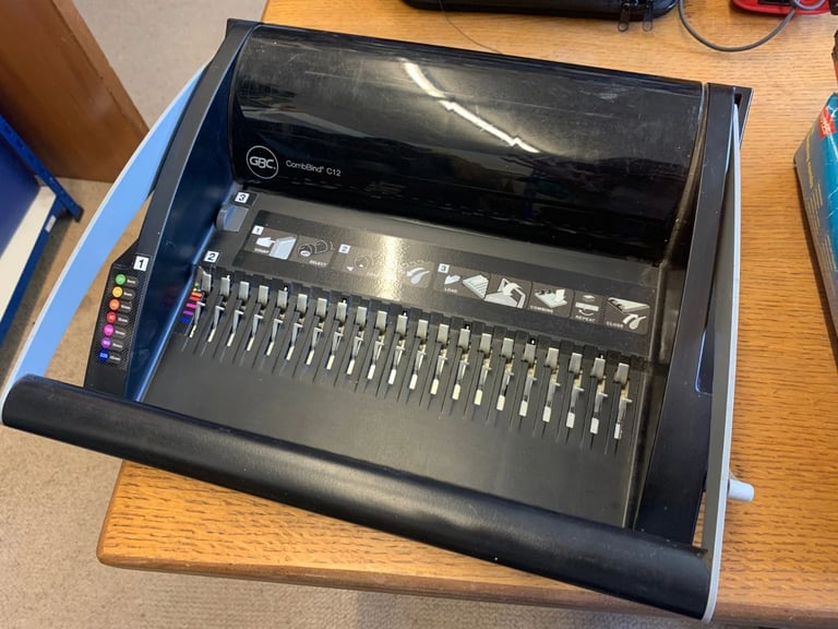 GBC CombBind C12 Binding Machine, including plastic combs (see description)