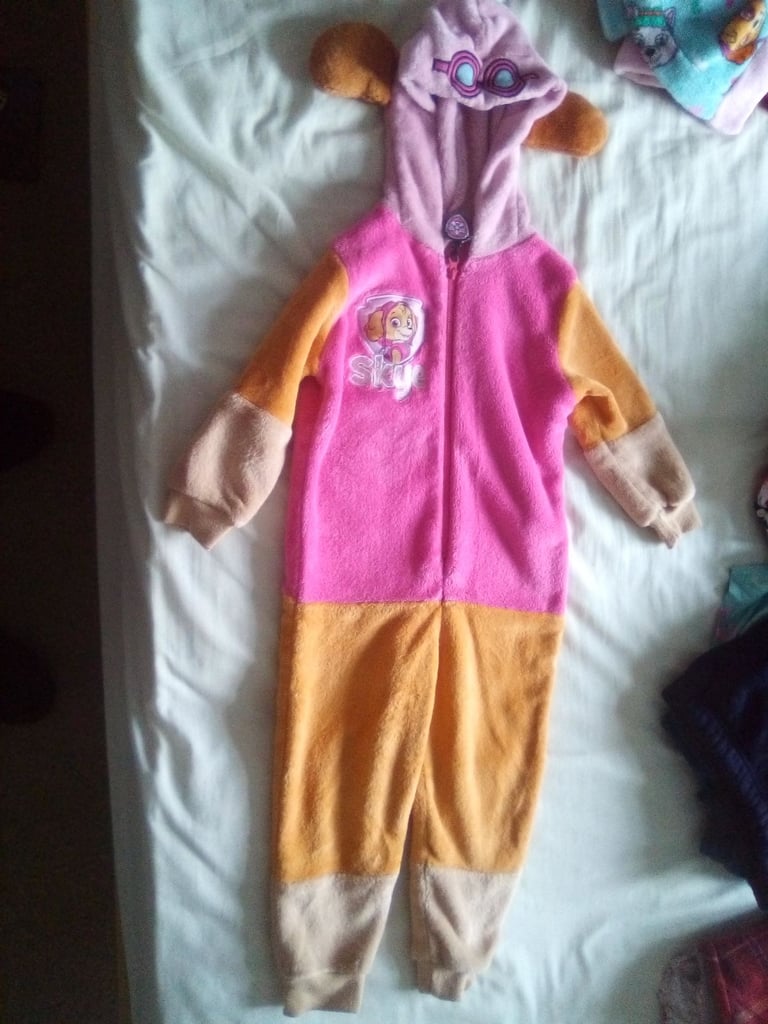 GIRLS FOOTWEAR AND CLOTHES