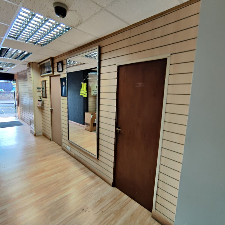 Units in Shop for Rent 