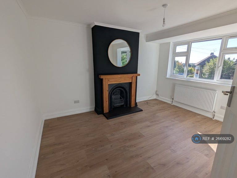 2 bedroom flat in Courtlands Drive, Watford, WD17 (2 bed) (#2669282)