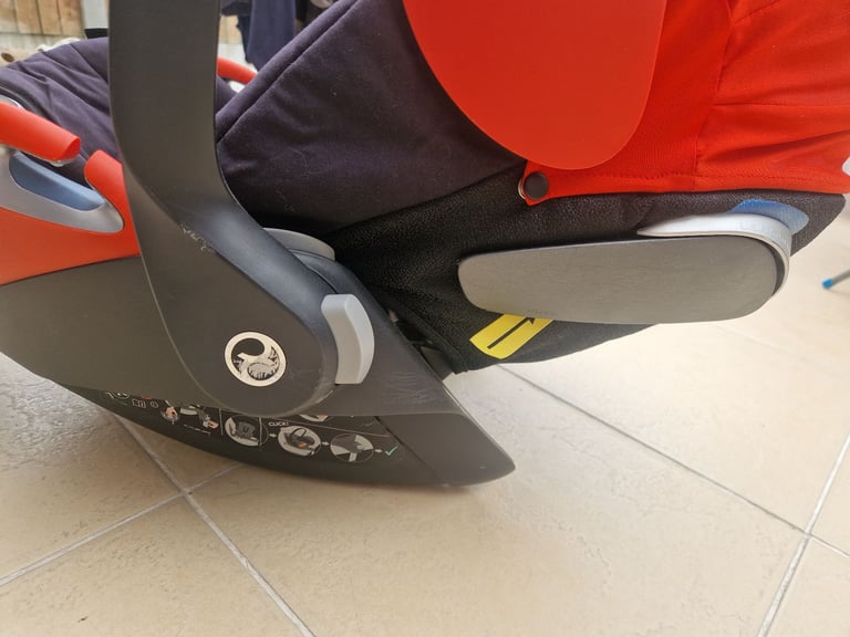 Cybex Black and Orange Cloud Z iSize baby car seat