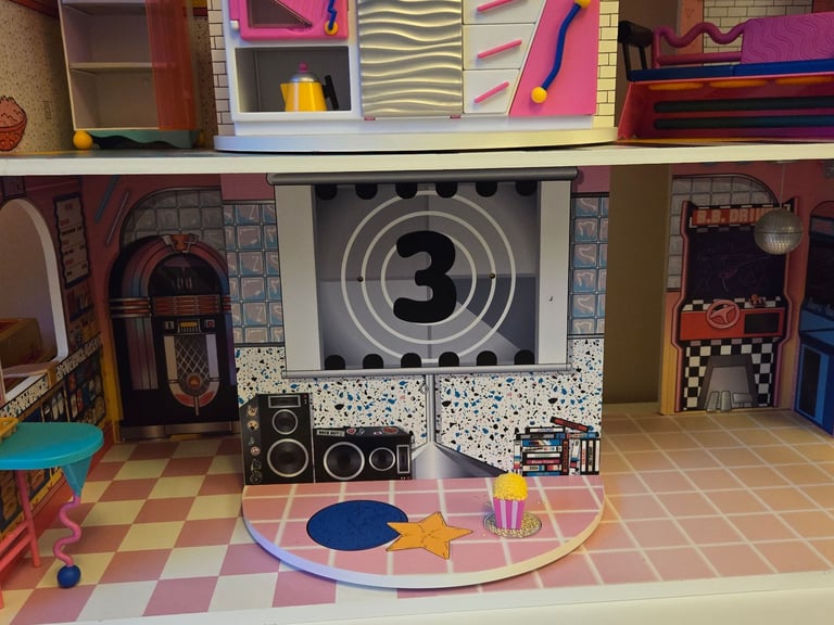 LOL Surprise! Fashion Dolls House of Surprises and LOL Surprise! Car-Pool Coupe