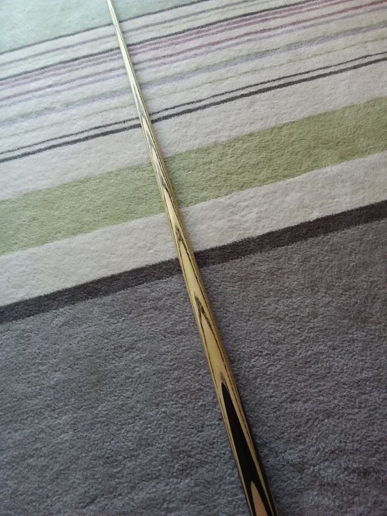 Snooker cue - 1 piece ash - cue extender - mini butt and 2 x 1 piece black alluminium clasp case