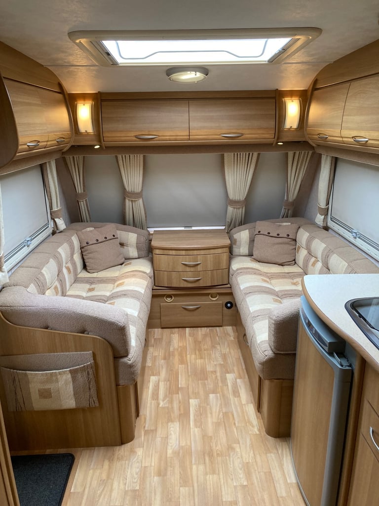 Coachman VIP 430/4 Fixed Bed
