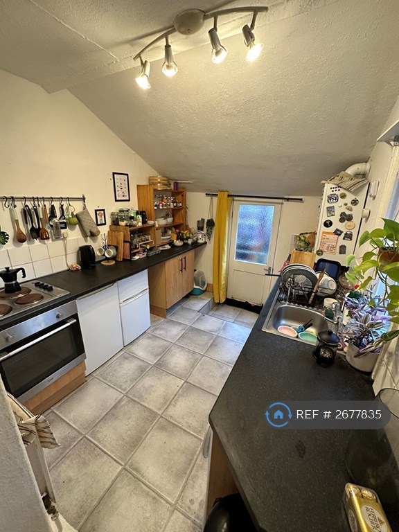 2 bedroom flat in Heaton, Newcastle Upon Tyne, NE6 (2 bed) (#2677835)