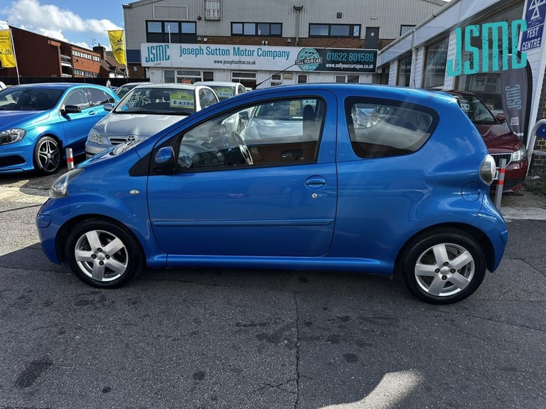 2010 Toyota AYGO 1.0 VVT-i Blue Hatchback 3dr Petrol Manual Euro 4 (67 bhp) Hatchback Petrol Manual
