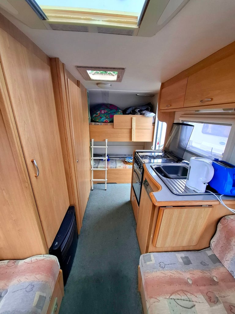 Lighweight 4 berth Lunar Zenith caravan 2004 year 