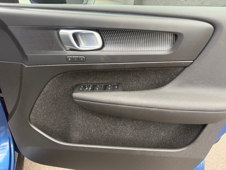 2020 Volvo XC40 2.0 T4 R DESIGN Pro 5dr Geartronic ESTATE Petrol Automatic