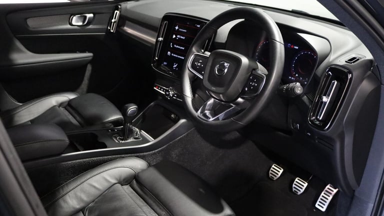  Volvo XC40 T3 R-Design Manual (Park Assist, Powered Tailgate, Privacy Glass) Petrol Manual
