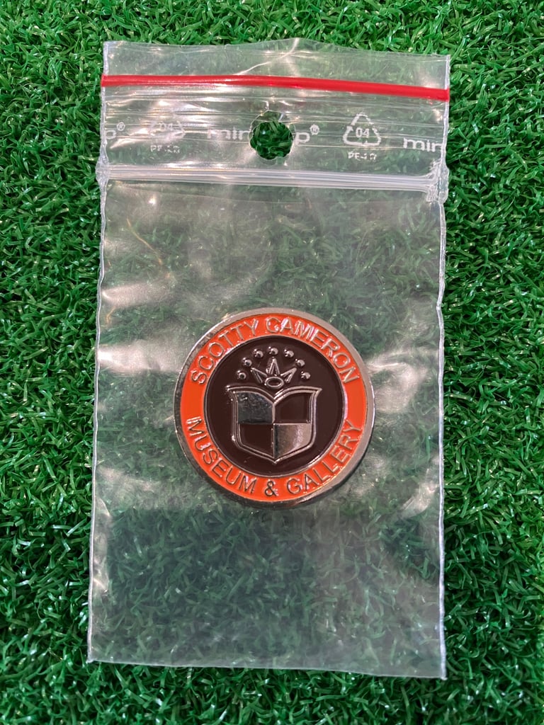 SCOTTY CAMERON  MUSEUM & GALLERY GOLF BALL MARKER  * PRISTINE *