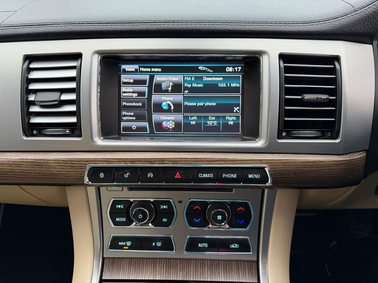 2012 Jaguar XF 2.2d SE Saloon 4dr Diesel Auto Euro 5 190 BHP ** LOW MILES **