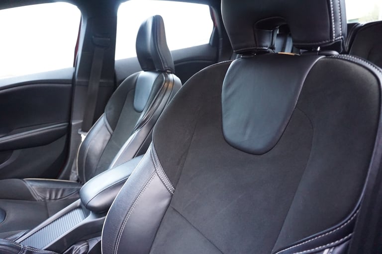 2015 Volvo V40 D2 [120] R DESIGN *IMMACULATE CONDITION £20 ROAD TAX* HATCHBACK Diesel Manual