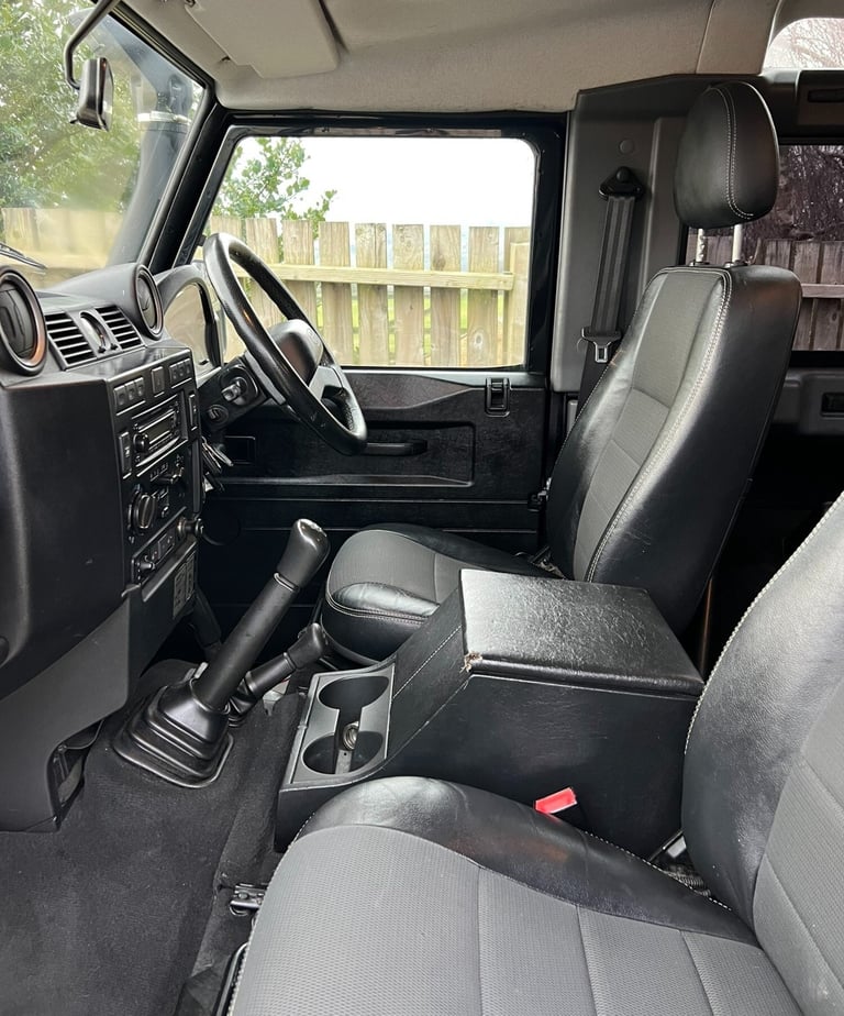 2011 - 61 Land Rover Defender 90 2.2 TDCi XS 4WD SWB Euro 5 WINDOW VAN Diesel