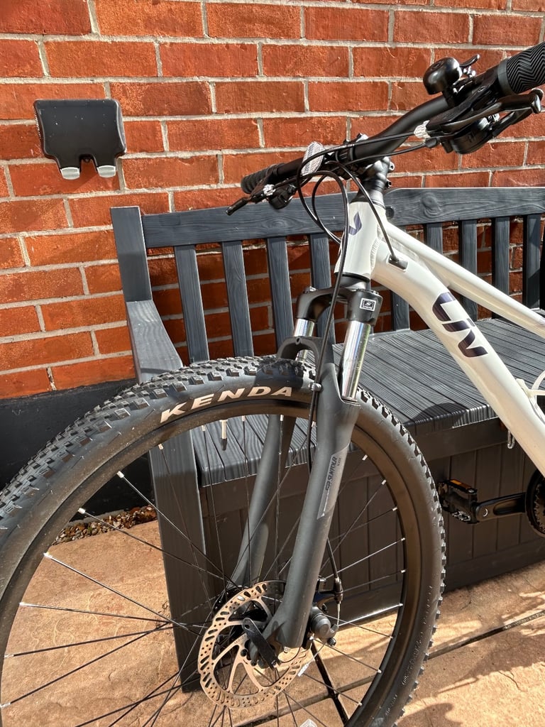 Liv Tempt 5 - snow drift - ladies mountain bike size XS - LOVELY CONDITION