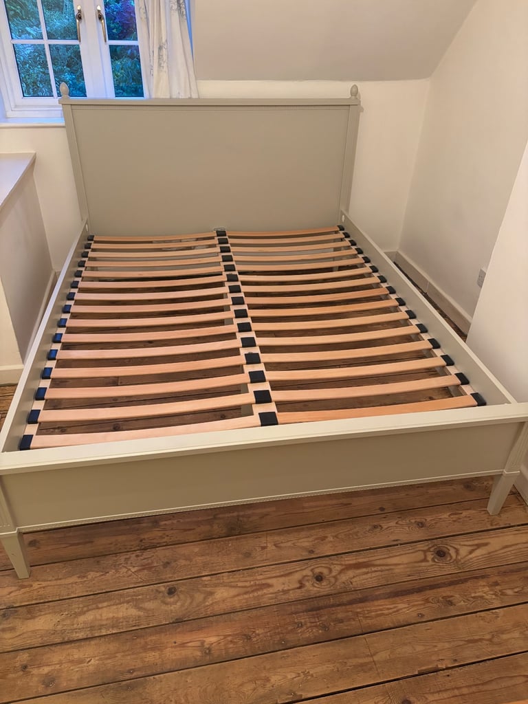 Laura Ashley king size bed
