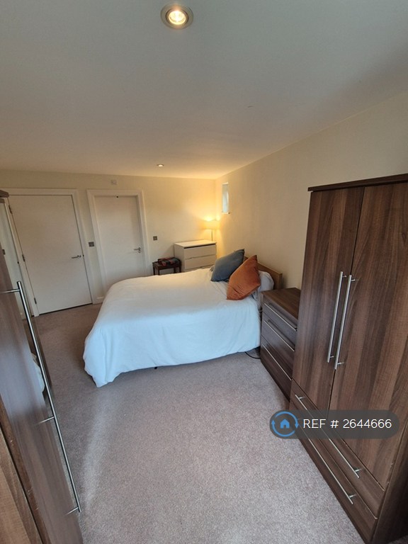 1 bedroom flat in Crowngate House, London, E3 (1 bed) (#2644666)