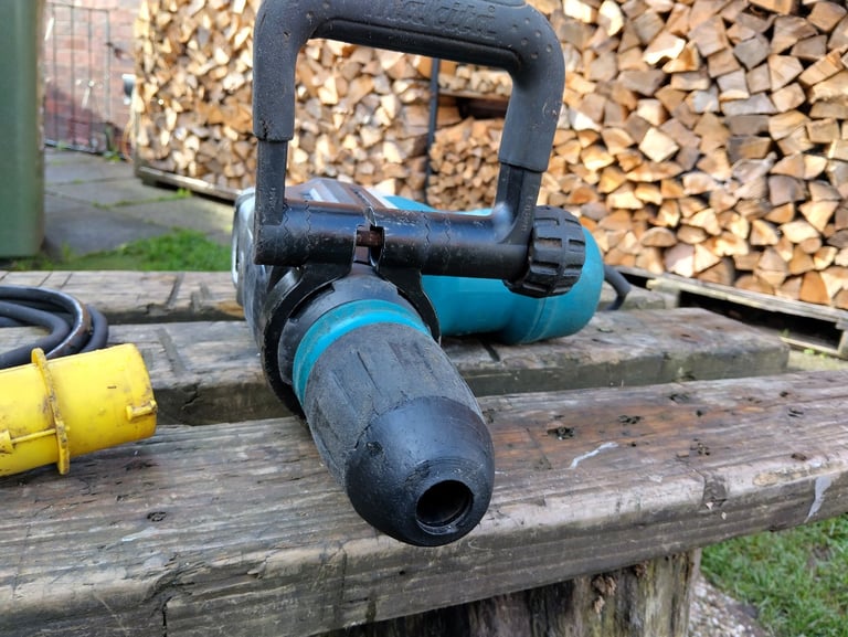 Makita HR4013C SDS Max Rotary Hammer AVT 110v breaker chisel