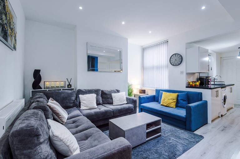 Short/Mid Stays, Contractors, Large House in Anfield