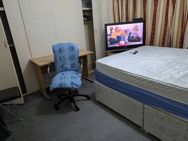 Double bedroom is available at Hounslow West