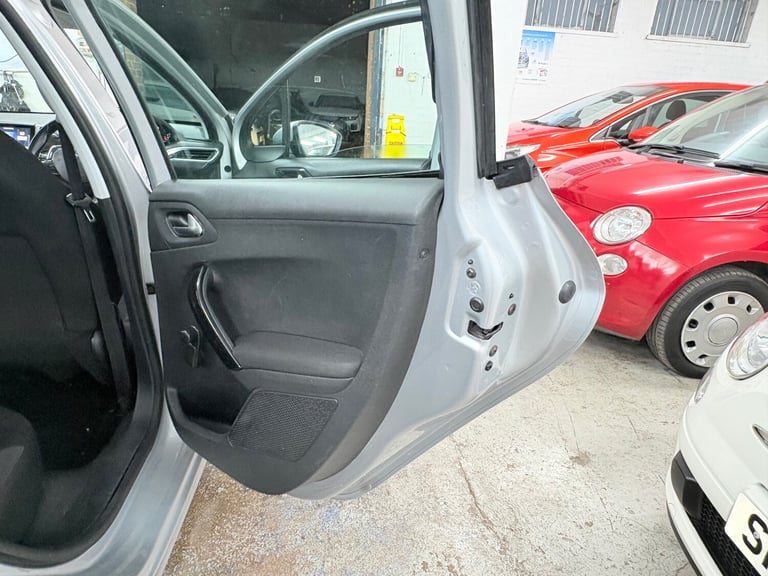 2013 Peugeot 208 1.4 e-HDi Active 5dr EGC HATCHBACK Diesel Automatic