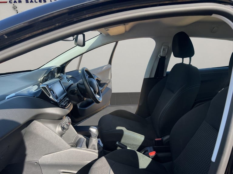 2018 Peugeot 208 1.2 PureTech Signature Euro 6 (s/s) 5dr HATCHBACK Petrol Manual