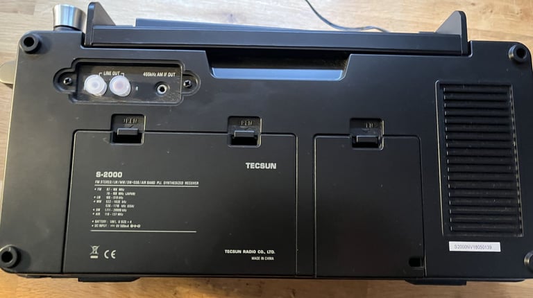 TECSUN S-2000 Communication Receiver with FM Stereo, MW, LW, SW SSB and Air Band.  As New.