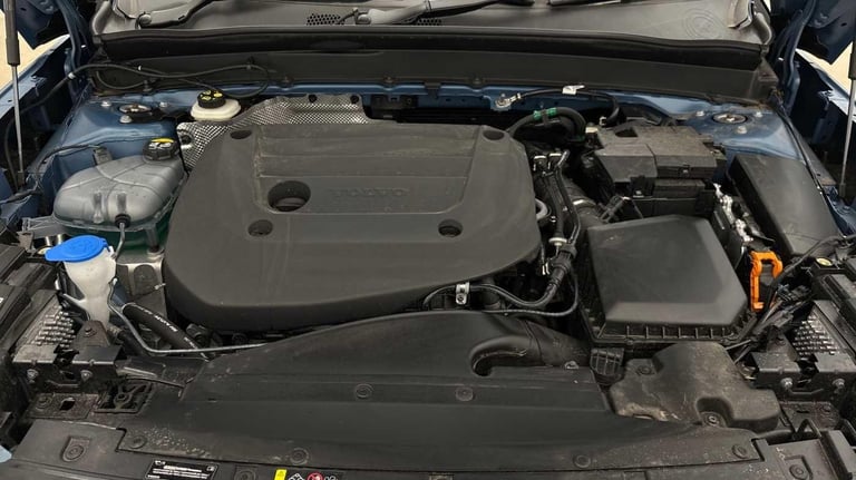 2025 Volvo XC40 2.0 B4 MHEV Ultra Bright DCT Auto Euro 6 (s/s) 5dr ESTATE Petrol/Electric Hybrid ...