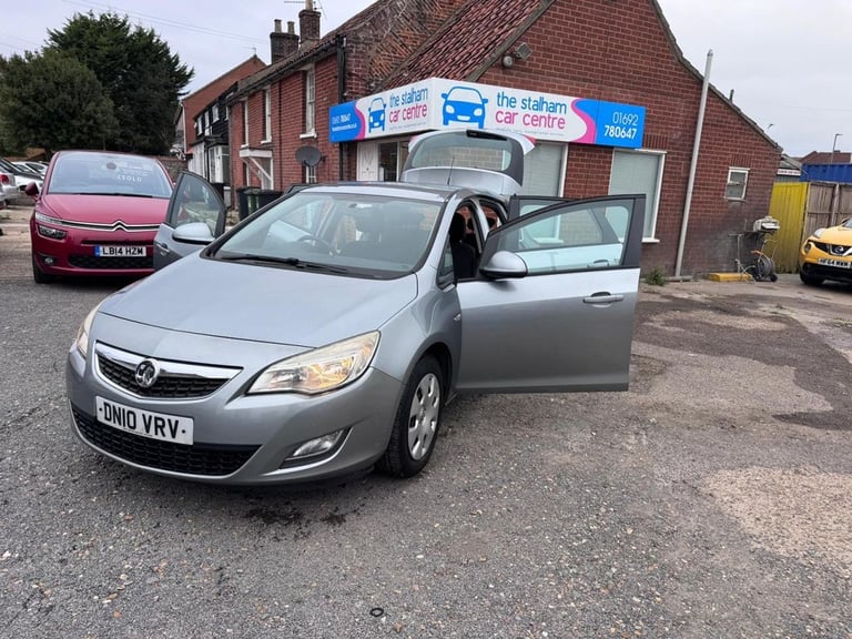 2010 Vauxhall Astra 1.6 16v Exclusiv Hatchback 5dr Petrol Manual Euro 5 (115 ps) Hatchback Petrol...