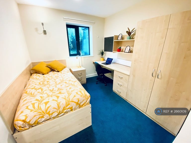 7 bedroom flat in Warwick New Road, Leamington Spa, CV32 (7 bed) (#2660109)