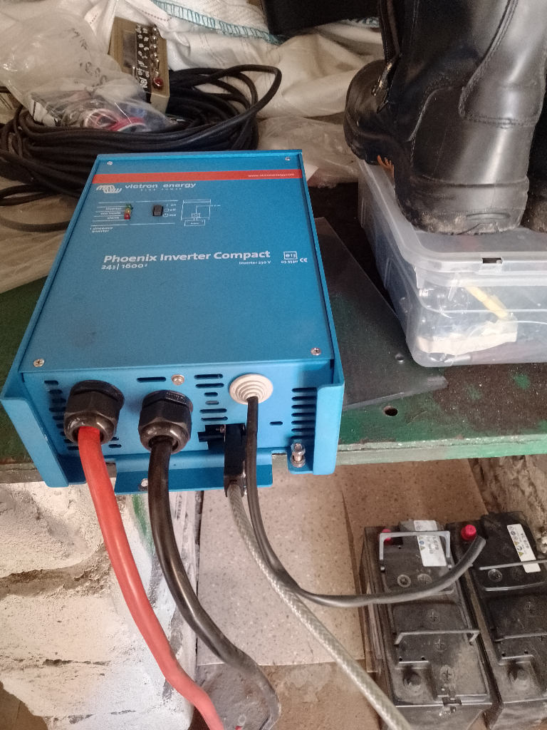 Phoenix victron inverter 24/1600