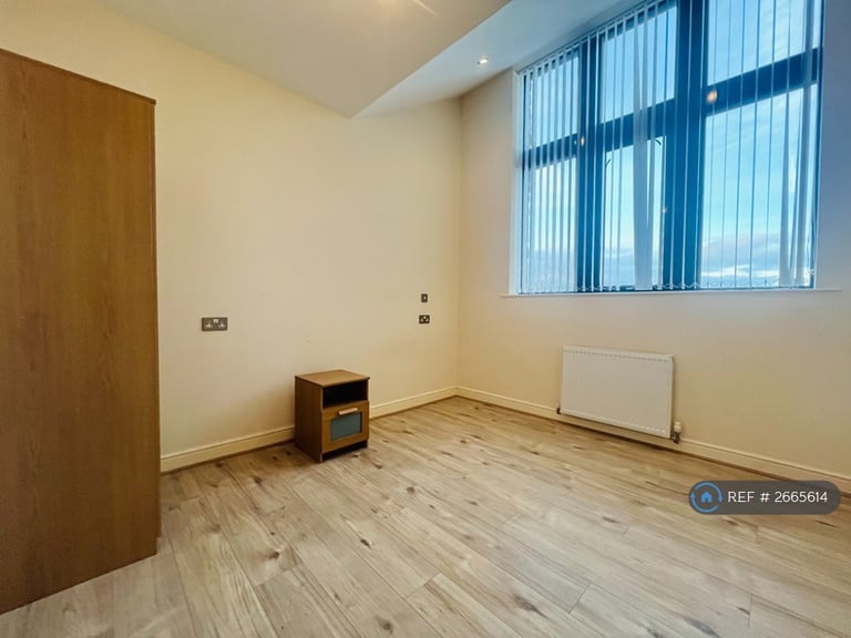 1 bedroom flat in Richardshaw Lane, Pudsey, LS28 (1 bed) (#2665614)