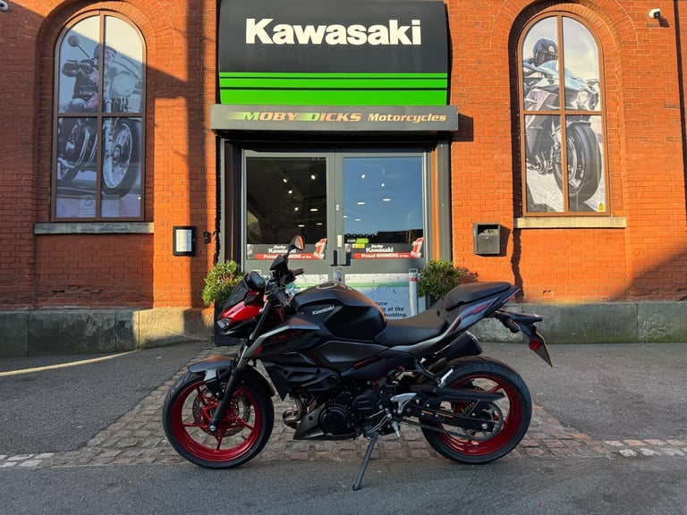 Kawasaki Z500 SE naked motorcycle in Red, A2 licence- only 13 miles 