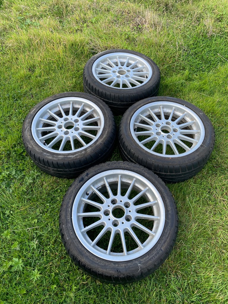 4 BMW 17” alloy wheels with Pirelli winter tyres 225/45/R17 91H M+S 