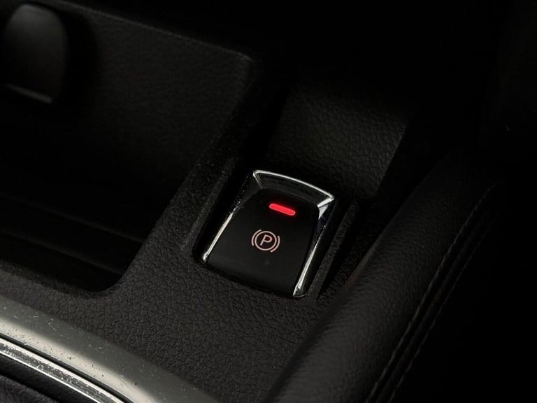 2016 Nissan Qashqai 1.2 DiG-T N-Connecta 5dr HATCHBACK PETROL Manual