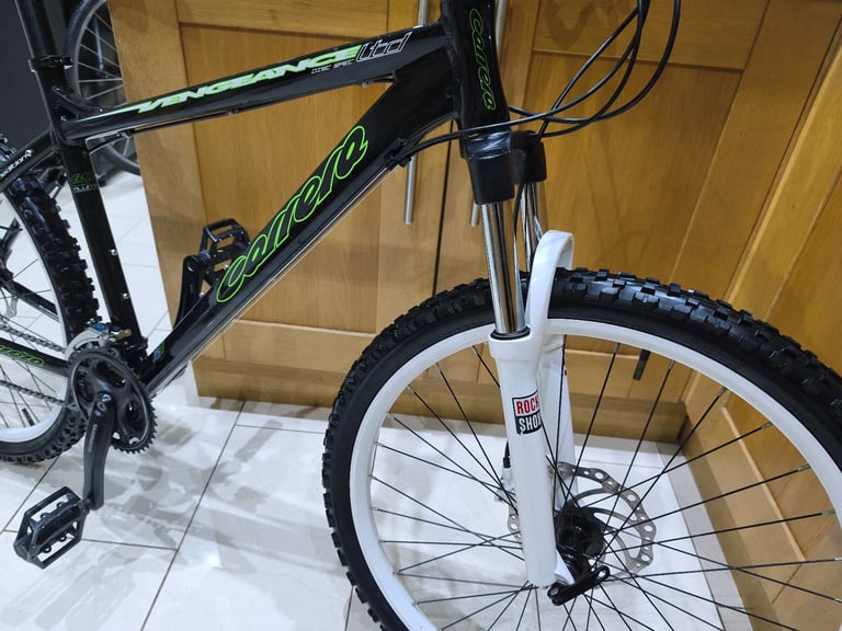 Mens Carrera bike excellent condition 