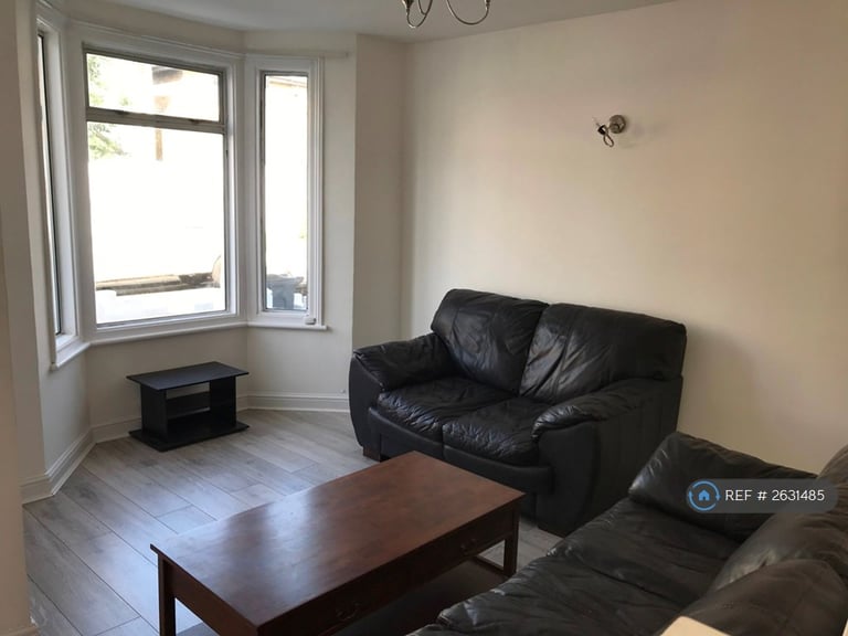 4 bedroom house in Chapel Road, Hounslow, TW3 (4 bed) (#2631485)