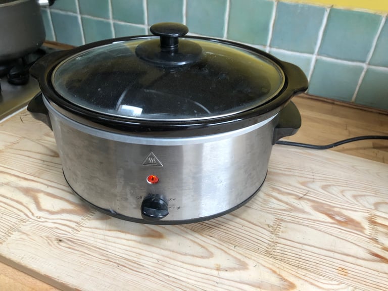 Slow cooker