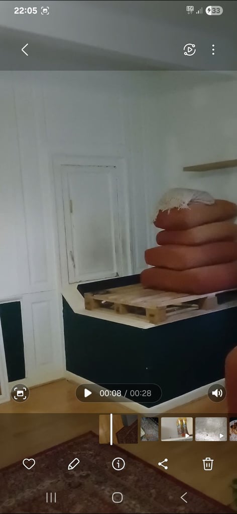 VERY LARGE room 