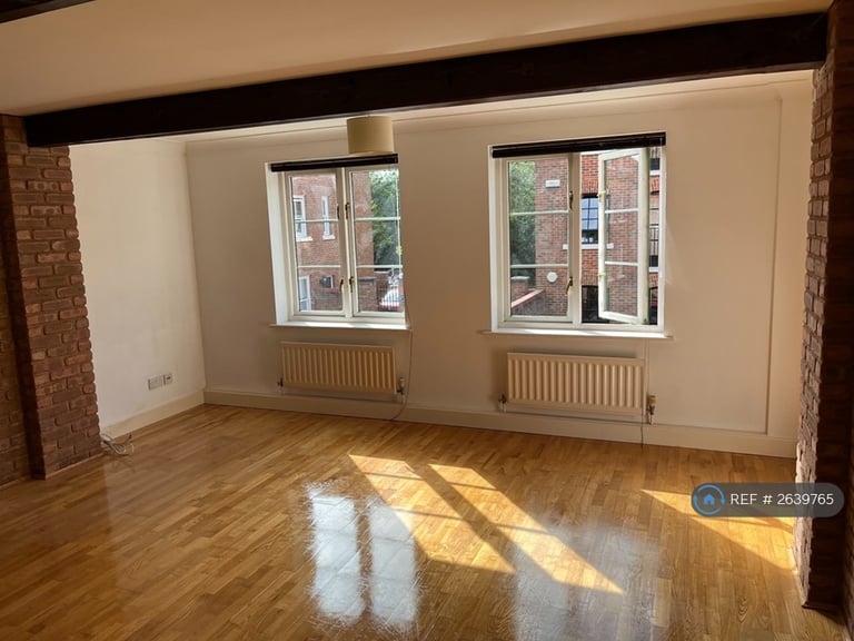 2 bedroom flat in The Spires, Canterbury, CT2 (2 bed) (#2639765)