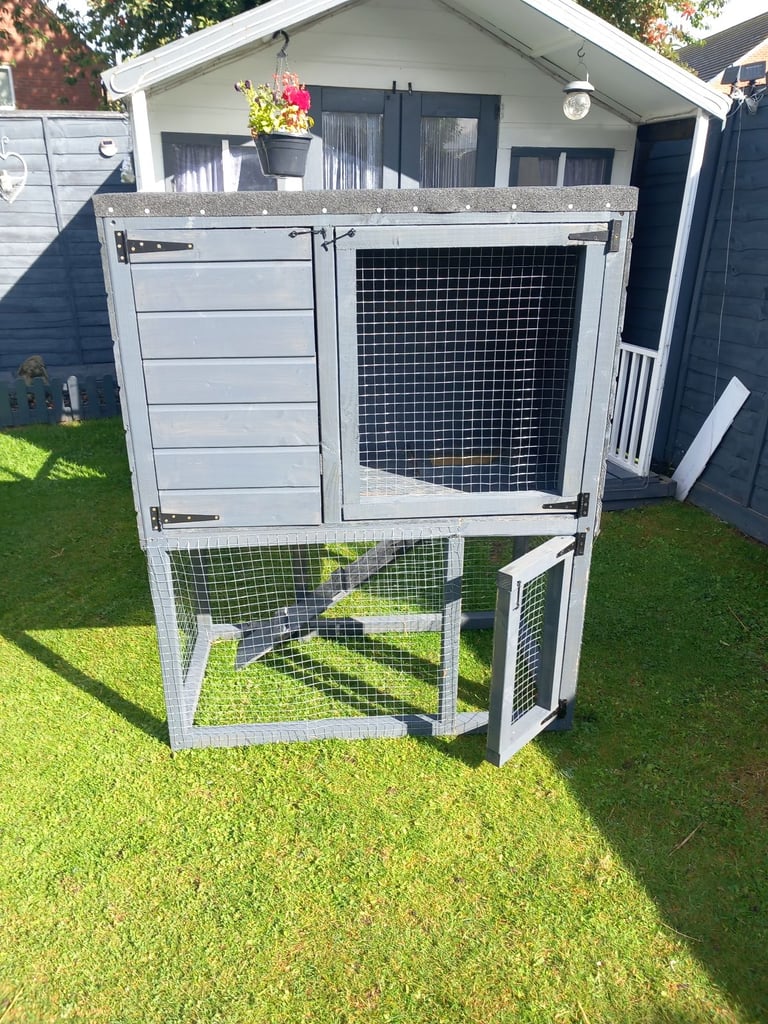 Brand new rabbit hutch with run 