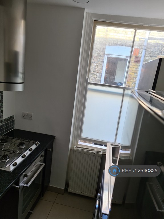 Studio flat in Azenby Road, London, SE15 (#2640825)