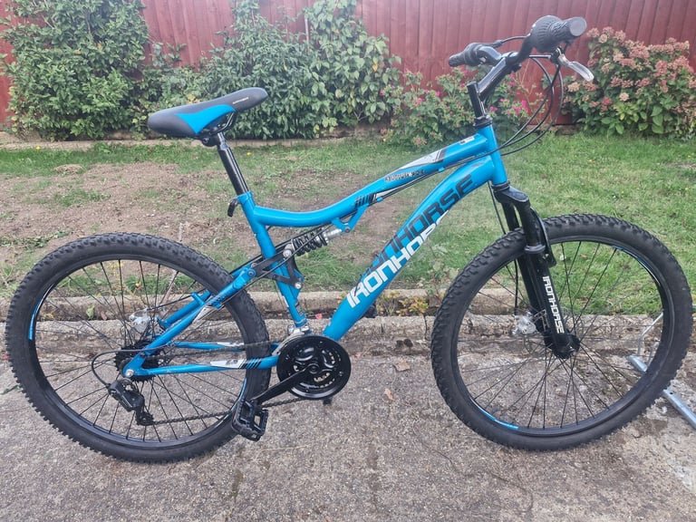 BOYS MENS GENTS ADULTS IRON HORSE REVOLUTION 26 INCH WHEELS 18 INCH FRAME 18 SPEED BIKE BICYCLE