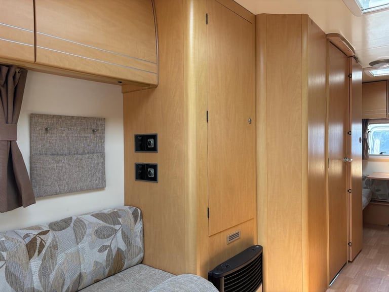 BAILEY OLYMPUS 525- 5 BERTH CARAVAN,DOUBLE DINETTE + MOTORMOVER