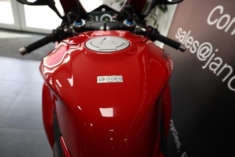 Ducati Panigale V4S 2025 Model Year!