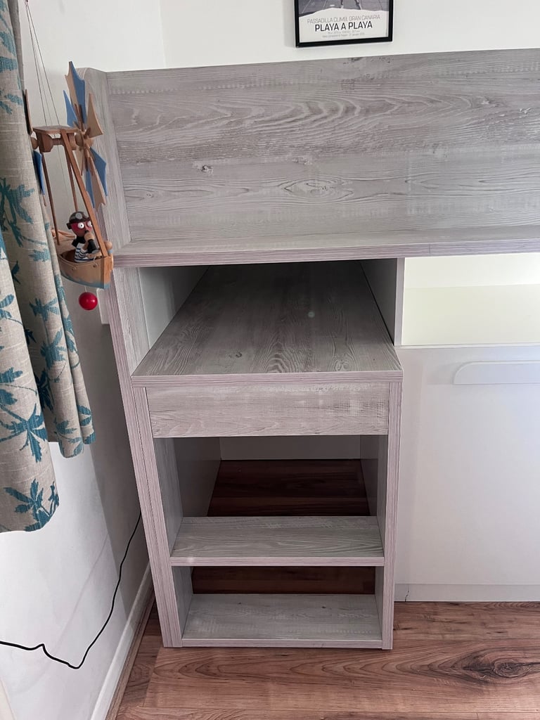 Cabin bed with desk 
