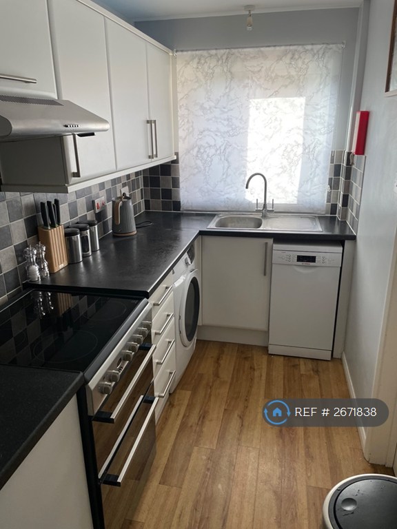 2 bedroom house in Clayhanger, Guildford, GU4 (2 bed) (#2671838)