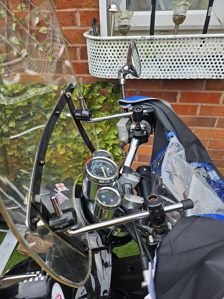 Motorbike scooter windscreen 