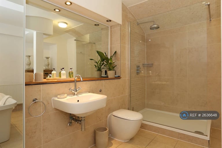 1 bedroom flat in Grove House, Bristol, BS8 (1 bed) (#2636648)